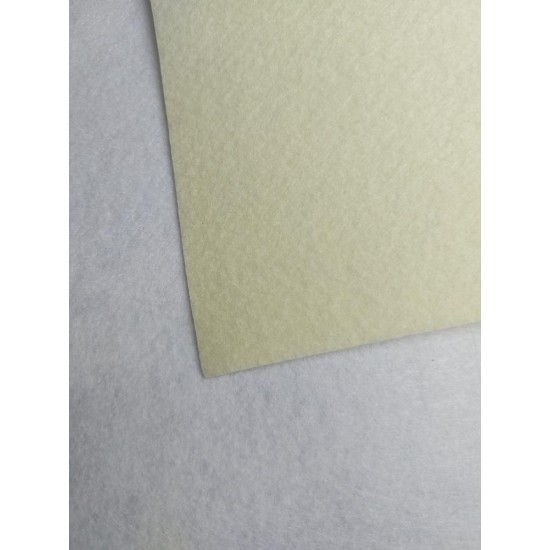 Фетр листовой жесткий 2мм/ цв.молочный A-21/ 20х30см,  цена за лист